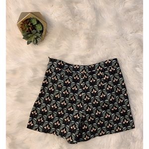 High wasted short patterned shorts